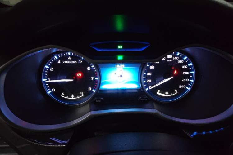 Used Geely Auto Emgrand 2017 Sedan Million Edition 1.5L CVT Upward Version Instrument Cluster