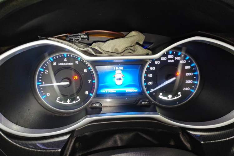 Used Geely Auto Emgrand 2017 Sedan Million Edition 1.5L Manual Upward Connect Version Instrument Cluster
