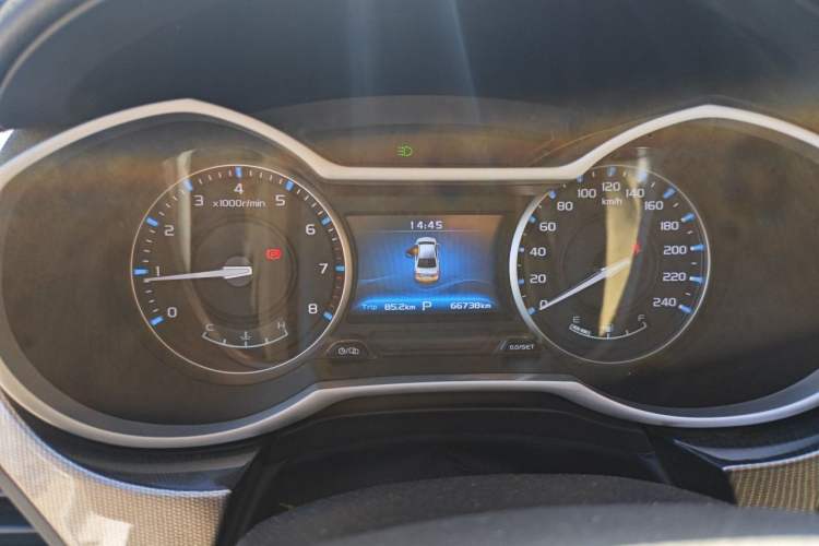 Used Geely Auto Emgrand 2017 Sedan Million Edition 1.5L CVT Upward Connectivity Version Instrument Cluster