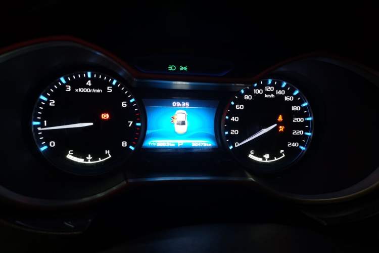Used Geely Auto Emgrand 2017 Sedan Million Edition 1.5L CVT Upward Connectivity Version Instrument Cluster