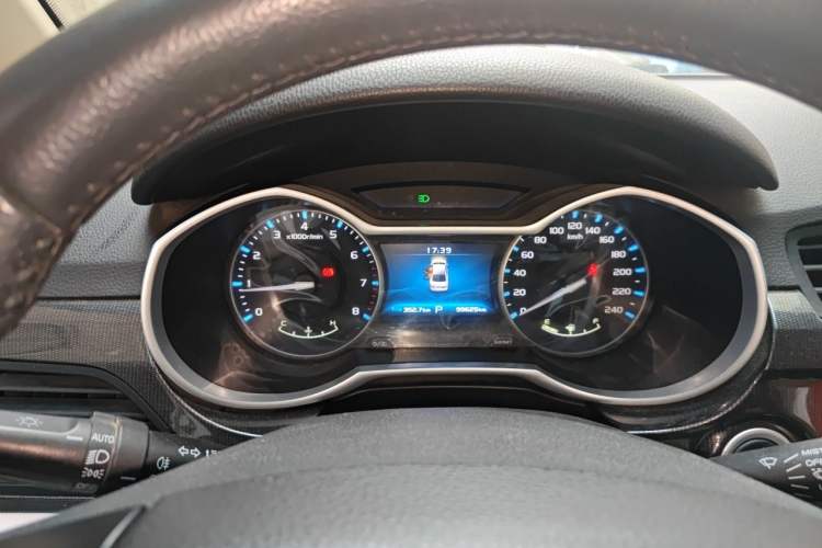 Used Geely Auto Emgrand 2017 Sedan Million Edition 1.5L CVT Upward Version Instrument Cluster