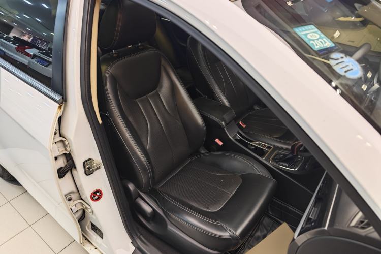 Used Geely Auto Emgrand 2017 Sedan Million Edition 1.5L CVT Upward Version Interior 1