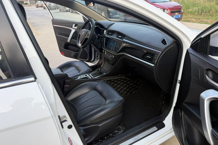 Used Geely Auto Emgrand 2017 Sedan Million Edition 1.5L CVT Upward Version Interior 1