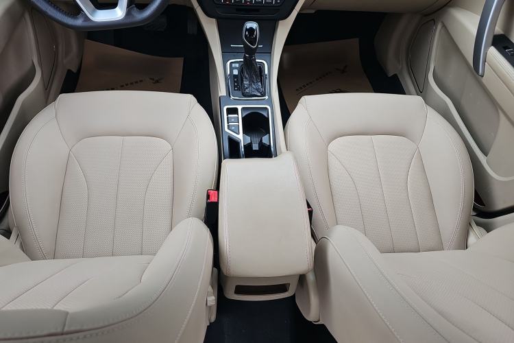 Used Geely Auto Emgrand 2017 Sedan Million Edition 1.5L CVT Luxury Model Interior 1