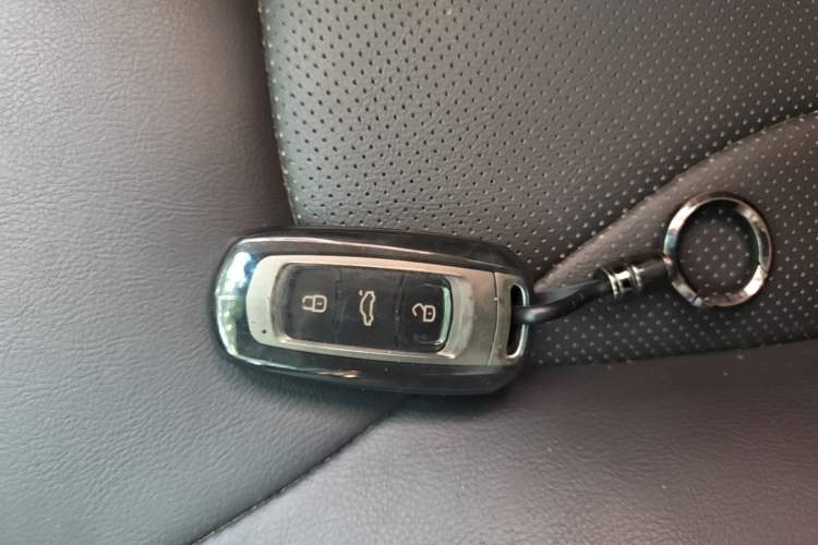 Used Geely Auto Emgrand 2017 Sedan Million Edition 1.5L CVT Upward Version Interior 1