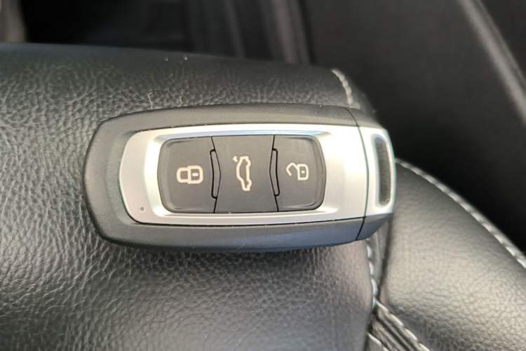 Used Geely Auto Emgrand 2017 Sedan Million Edition 1.5L Manual - Upward Version Interior 1