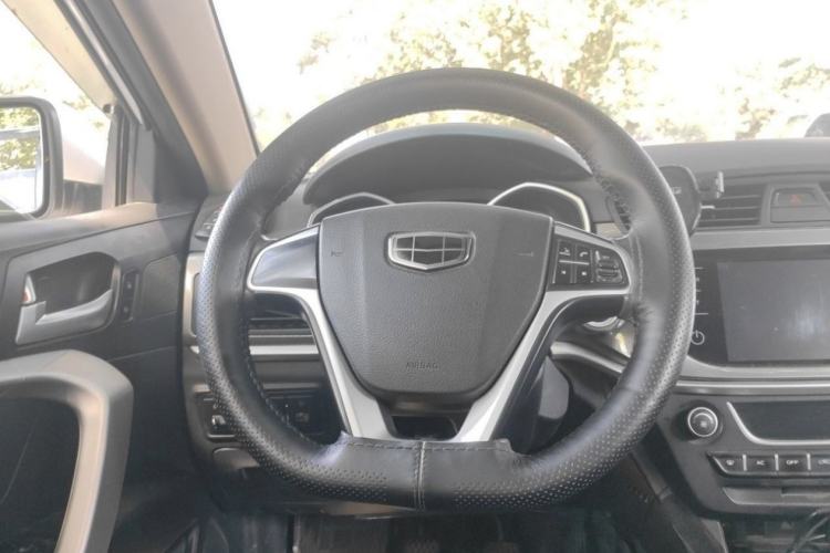 Used Geely Auto Emgrand 2017 Sedan Million Edition 1.5L Manual Upward Connect Version Interior 2