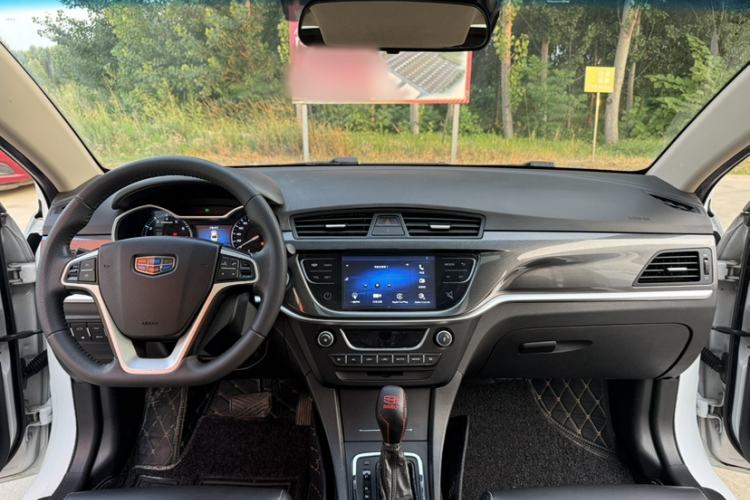 Used Geely Auto Emgrand 2017 Sedan Million Edition 1.5L CVT Upward Version Interior 2