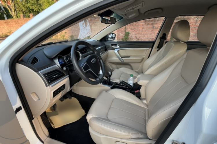 Used Geely Auto Emgrand 2017 Sedan Million Edition 1.5L Manual Luxury Model Interior 2
