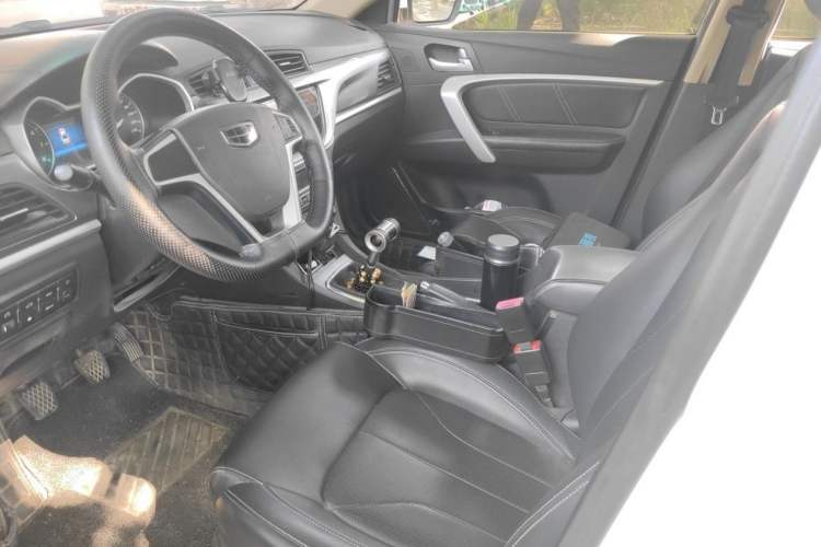 Used Geely Auto Emgrand 2017 Sedan Million Edition 1.5L Manual Upward Connect Version Interior 3