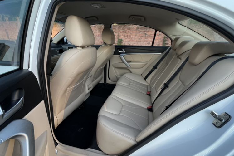 Used Geely Auto Emgrand 2017 Sedan Million Edition 1.5L Manual Luxury Model Interior 3