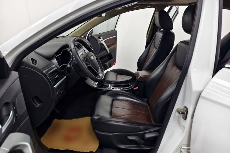 Used Geely Auto Emgrand 2017 Hatchback RS Million Edition 1.5L CVT Upward Version Interior 3