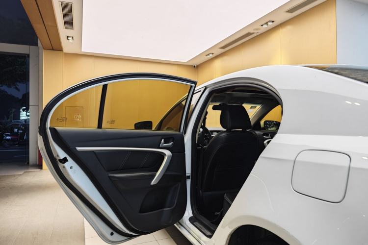 Used Geely Auto Emgrand 2017 Sedan Million Edition 1.5L CVT Upward Version Interior 4