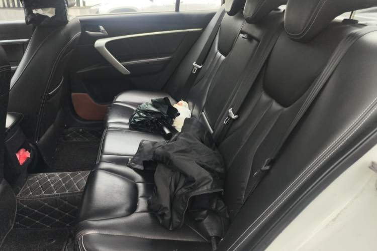 Used Geely Auto Emgrand 2017 Sedan Million Edition 1.5L CVT Upward Version Interior 4