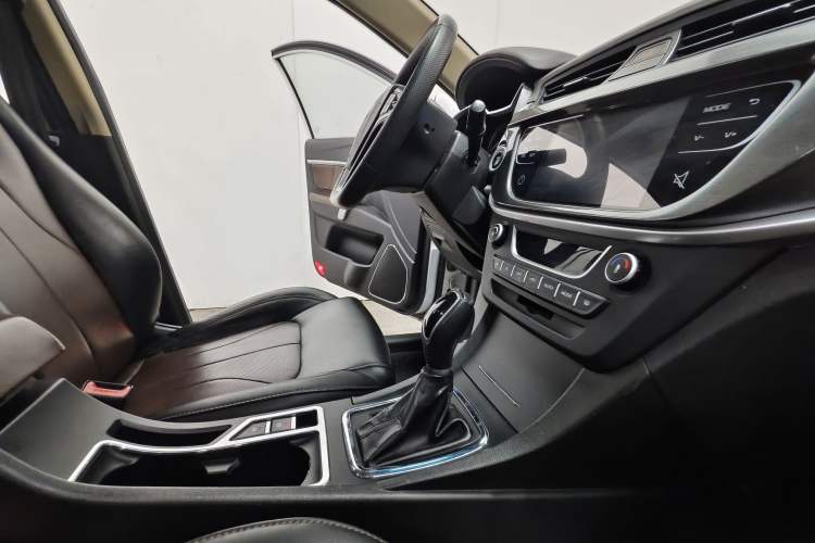 Used Geely Auto Emgrand 2017 Hatchback RS Million Edition 1.5L CVT Upward Version Interior 6