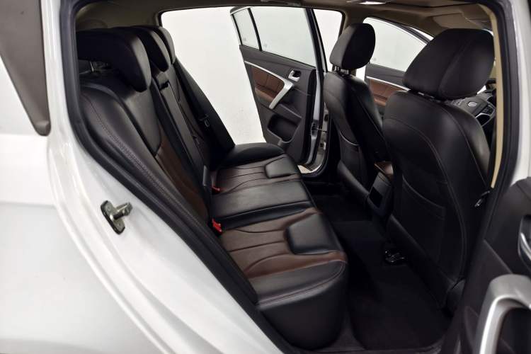 Used Geely Auto Emgrand 2017 Hatchback RS Million Edition 1.5L CVT Upward Version Interior 8