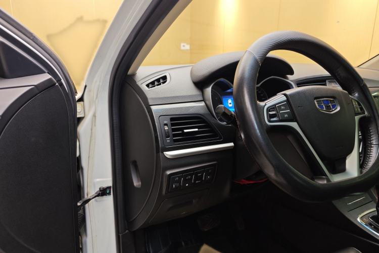 Used Geely Auto Emgrand 2017 Sedan Million Edition 1.5L CVT Upward Version Interior 9