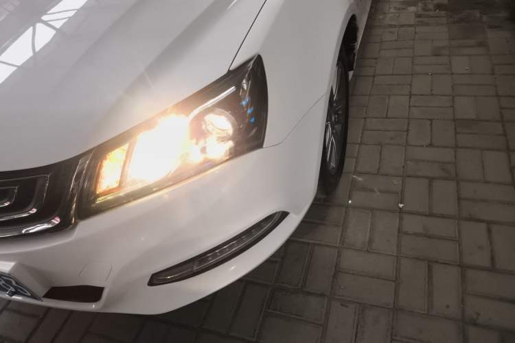 Used Geely Auto Emgrand 2017 Sedan Million Edition 1.5L CVT Upward Version Left Front Headlight