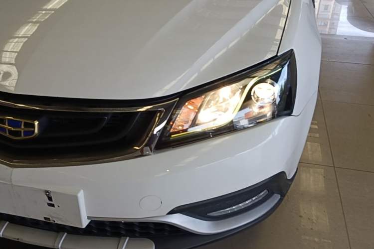 Used Geely Auto Emgrand 2017 Hatchback RS Million Edition 1.5L CVT Upward Version Left Front Headlight