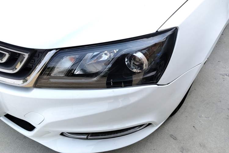 Used Geely Auto Emgrand 2017 Sedan Million Edition 1.5L Manual Luxury Model Left Front Headlight