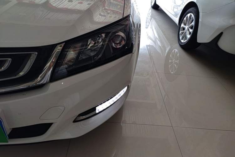 Used Geely Auto Emgrand 2017 Sedan Million Edition 1.5L CVT Luxury Model Left Front Headlight