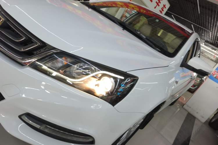 Used Geely Auto Emgrand 2017 Sedan Million Edition 1.5L CVT Luxury Model Left Front Headlight