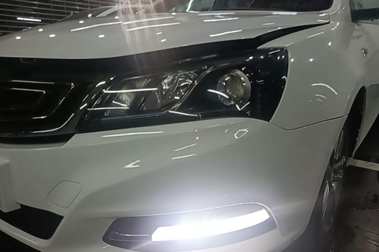 Used Geely Auto Emgrand 2017 Sedan Million Edition 1.5L CVT Upward Version Left Front Headlight