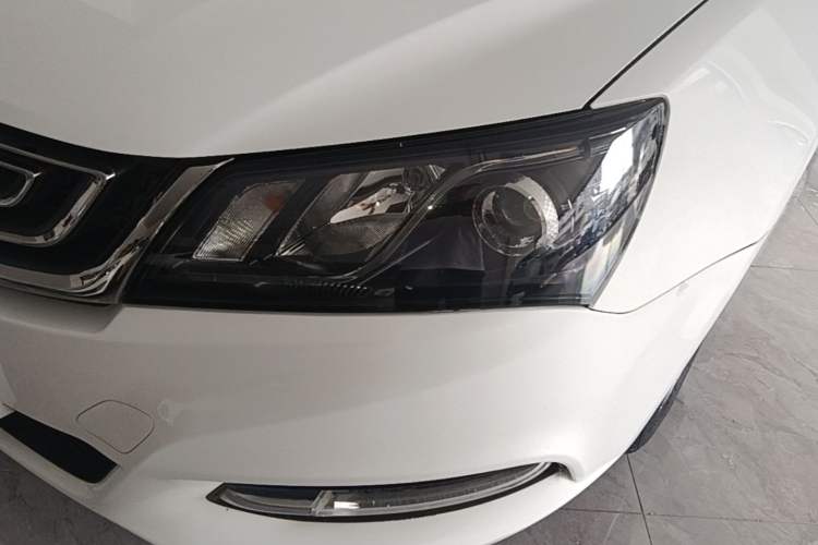 Used Geely Auto Emgrand 2017 Sedan Million Edition 1.5L CVT Upward Connectivity Version Left Front Headlight
