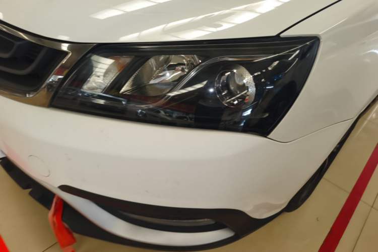 Used Geely Auto Emgrand 2017 Hatchback RS Million Edition 1.5L CVT Upward Version Left Front Headlight