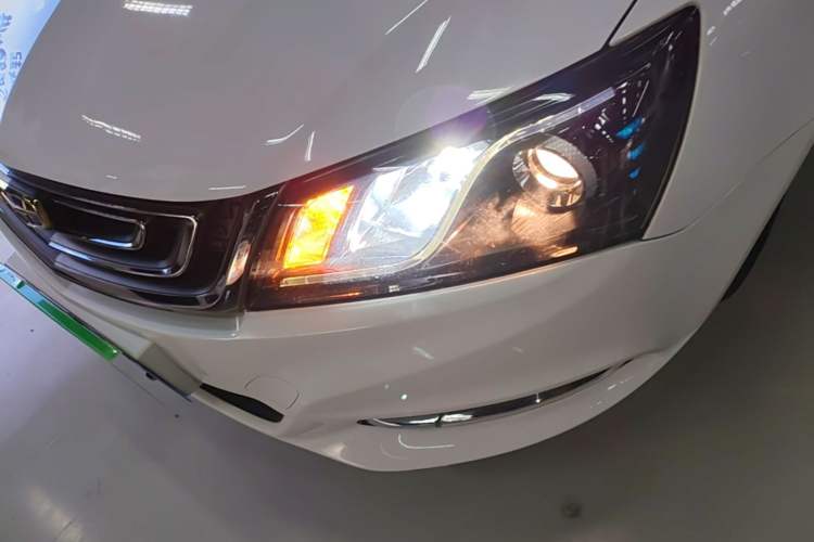 Used Geely Auto Emgrand 2017 Sedan Million Edition 1.5L Manual Luxury Model Left Front Headlight