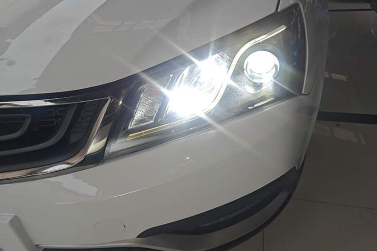 Used Geely Auto Emgrand 2017 Hatchback RS Million Edition 1.5L CVT Upward Version Left Front Headlight