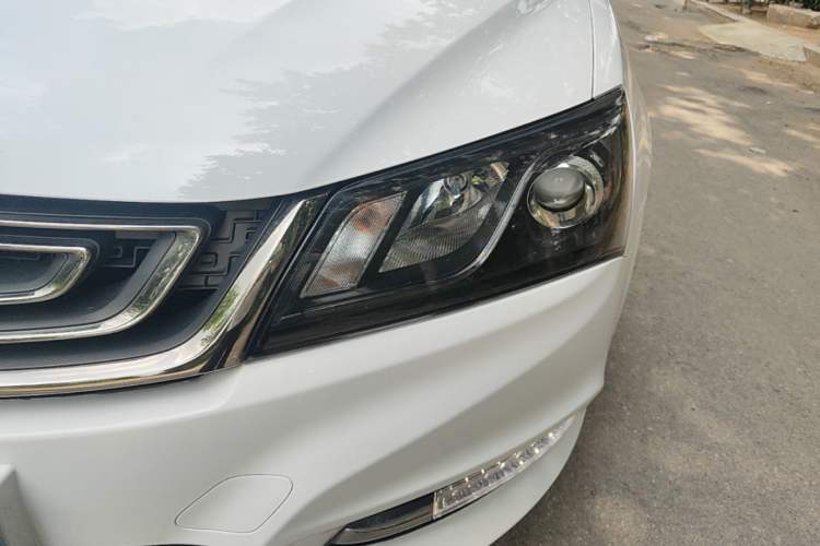 Used Geely Auto Emgrand 2017 Sedan Million Edition 1.5L CVT Upward Version Left Front Headlight