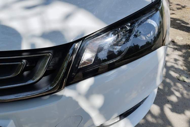 Used Geely Auto Emgrand 2017 Sedan Million Edition 1.5L CVT Luxury Model Left Front Headlight