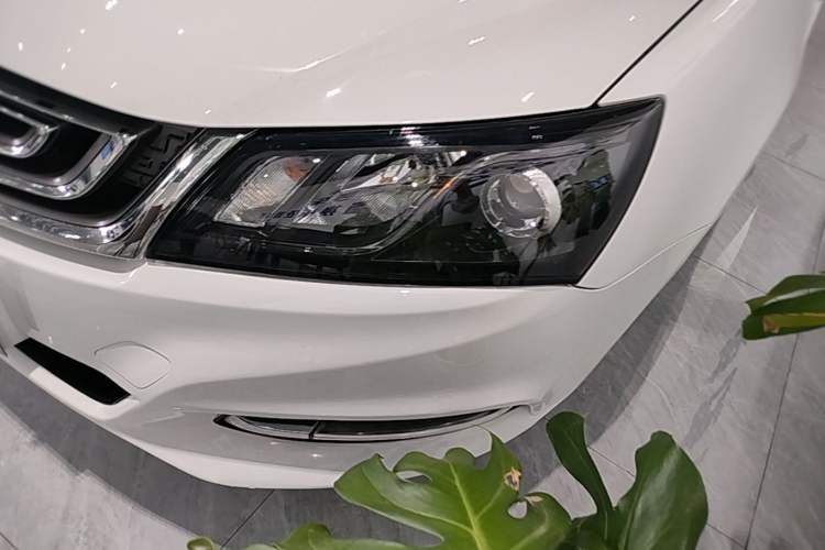Used Geely Auto Emgrand 2017 Sedan Million Edition 1.5L Manual Upward Connect Version Left Front Headlight