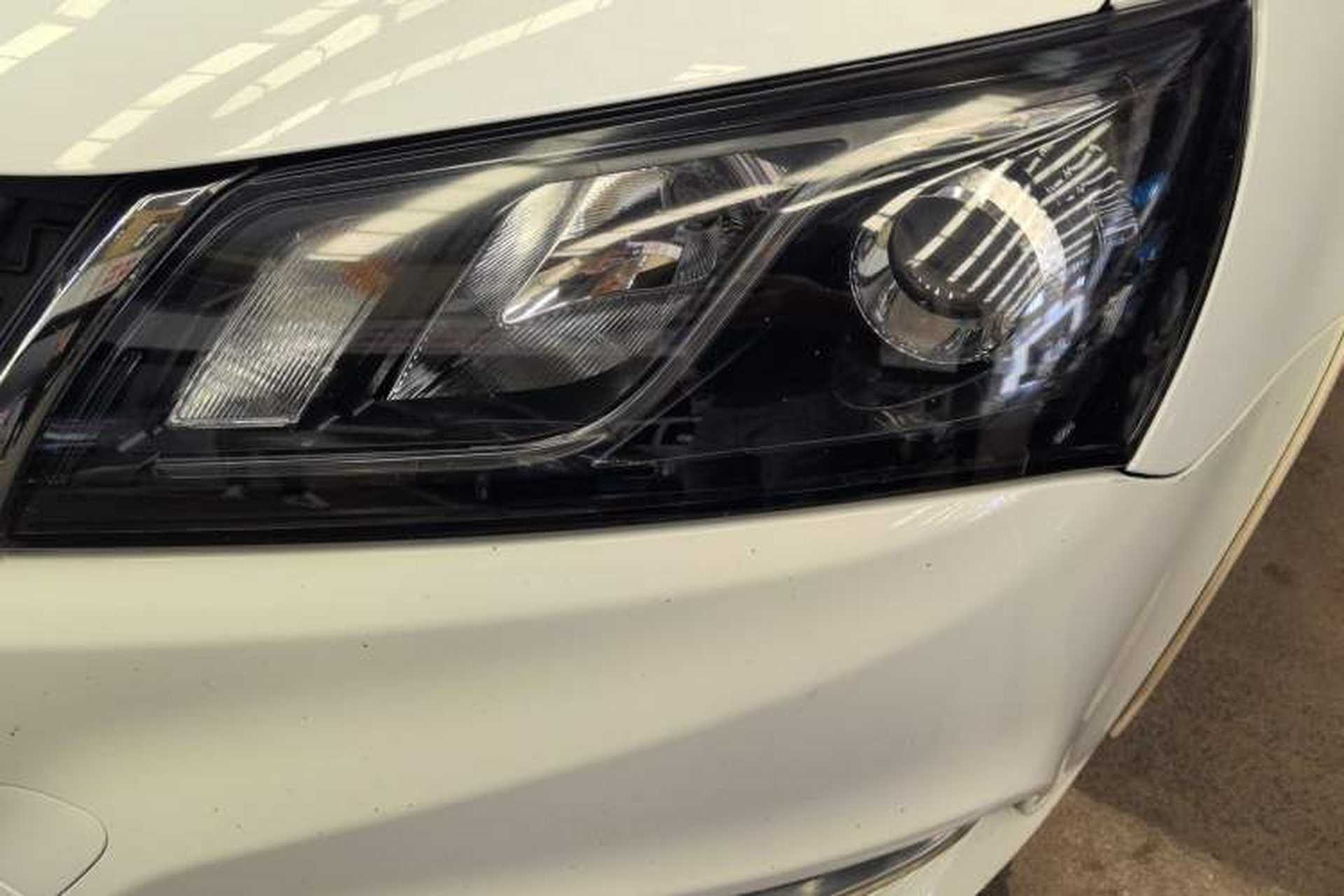 Used Geely Auto Emgrand 2017 Sedan Million Edition 1.5L CVT Upward Version Left Front Headlight