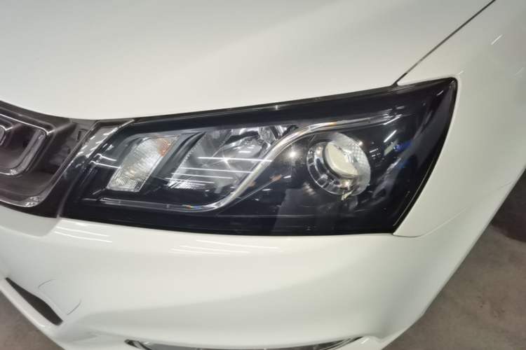 Used Geely Auto Emgrand 2017 Sedan Million Edition 1.5L CVT Luxury Model Left Front Headlight