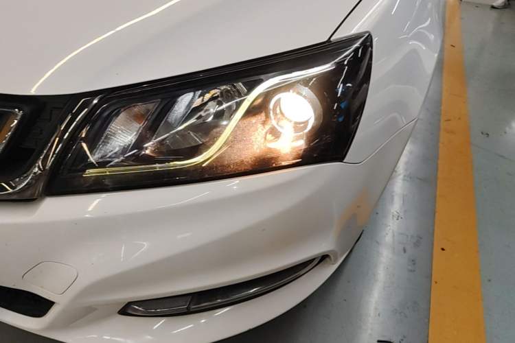 Used Geely Auto Emgrand 2017 Sedan Million Edition 1.5L Manual Upward Connect Version Left Front Headlight