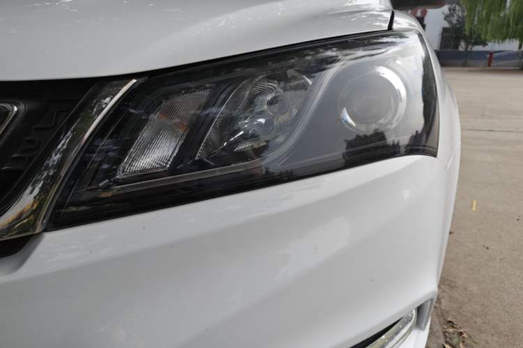 Used Geely Auto Emgrand 2017 Sedan Million Edition 1.5L CVT Upward Version Left Front Headlight