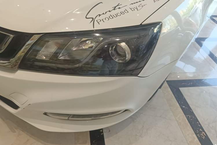 Used Geely Auto Emgrand 2017 Sedan Million Edition 1.5L CVT Upward Version Left Front Headlight