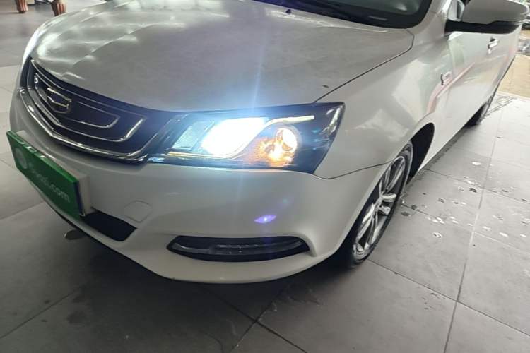 Used Geely Auto Emgrand 2017 Sedan Million Edition 1.5L CVT Upward Version Left Front Headlight