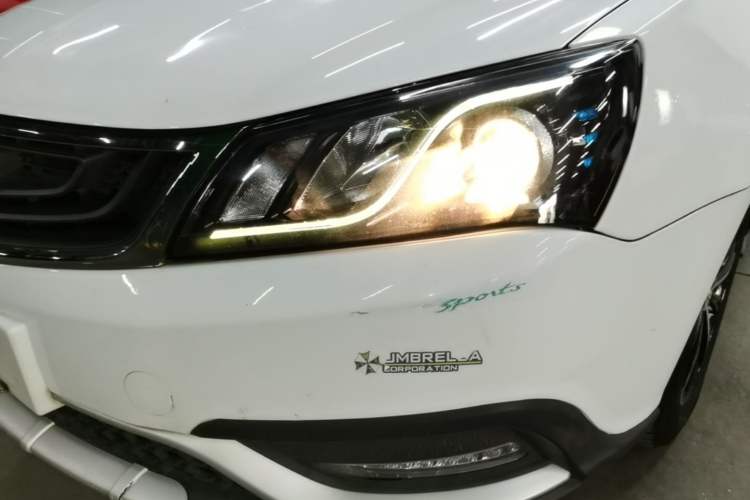 Used Geely Auto Emgrand 2017 Hatchback RS Million Edition 1.5L CVT Upward Version Left Front Headlight