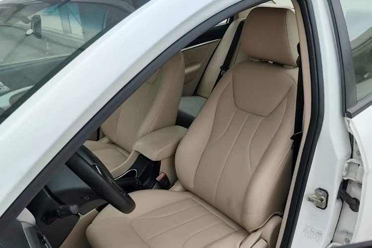 Used Geely Auto Emgrand 2017 Sedan Million Edition 1.5L Manual Luxury Model Left Front Seat
