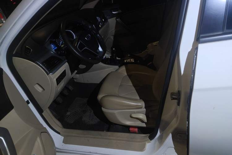 Used Geely Auto Emgrand 2017 Sedan Million Edition 1.5L Manual Luxury Model Left Front Seat