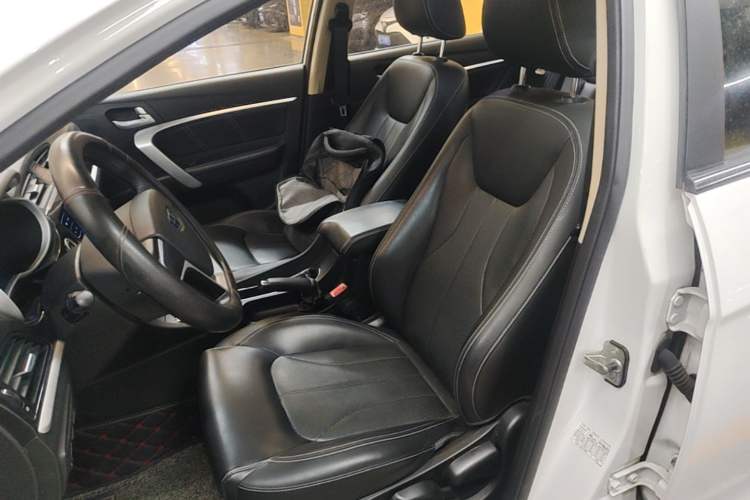 Used Geely Auto Emgrand 2017 Sedan Million Edition 1.5L Manual Upward Connect Version Left Front Seat