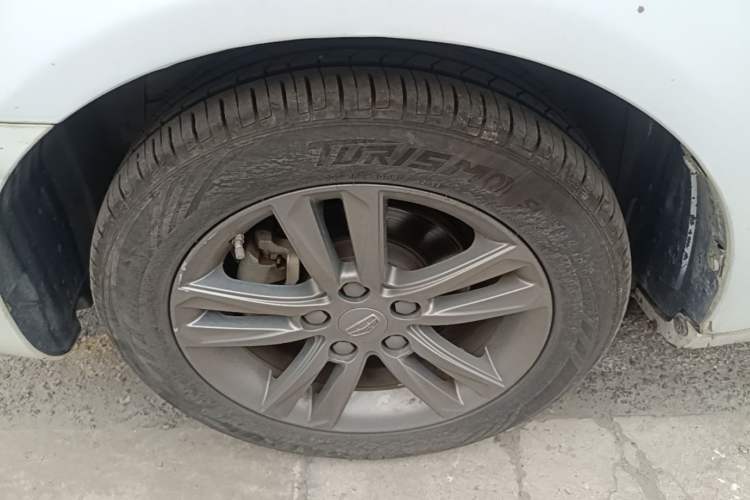 Used Geely Auto Emgrand 2017 Sedan Million Edition 1.5L CVT Upward Version Left Front Wheel Hub