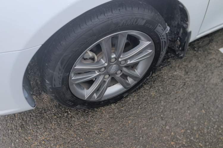 Used Geely Auto Emgrand 2017 Sedan Million Edition 1.5L Manual - Upward Version Left Front Wheel Hub