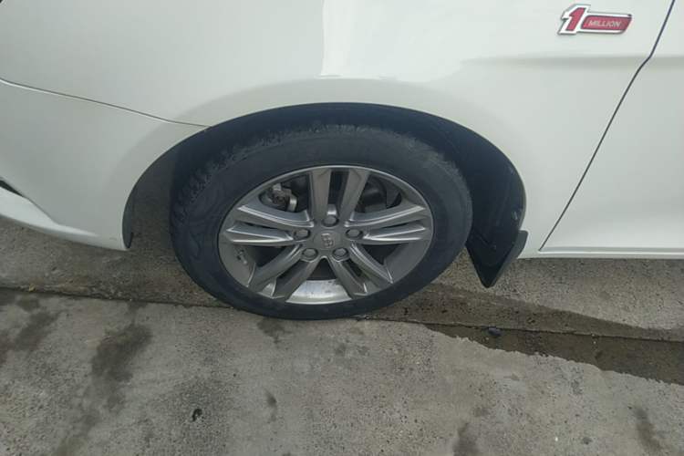 Used Geely Auto Emgrand 2017 Sedan Million Edition 1.5L CVT Upward Connectivity Version Left Front Wheel Hub