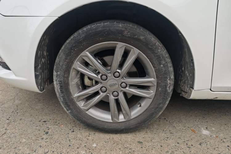 Used Geely Auto Emgrand 2017 Sedan Million Edition 1.5L Manual Upward Connect Version Left Front Wheel Hub