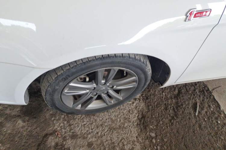 Used Geely Auto Emgrand 2017 Sedan Million Edition 1.5L CVT Upward Connectivity Version Left Front Wheel Hub