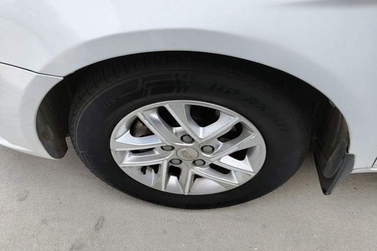 Used Geely Auto Emgrand 2017 Sedan Million Edition 1.5L Manual Luxury Model Left Front Wheel Hub
